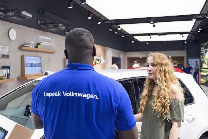 英国斗牛场 Dalziel & Pow 设计的大众汽车展厅