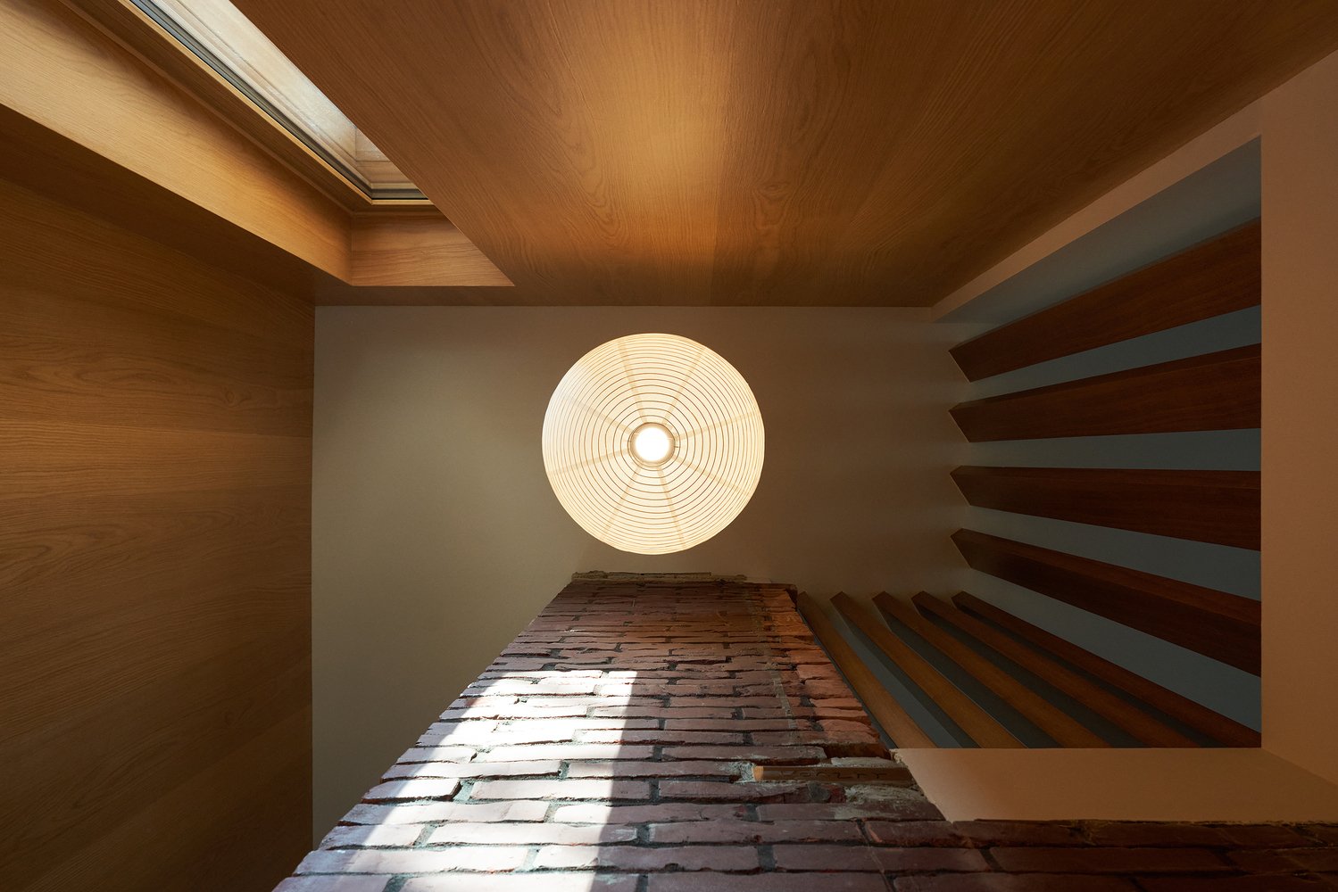 由夏尔巴人设计的 Vonzrr 咖啡馆