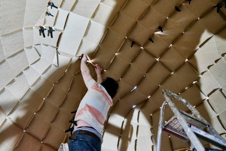 英国兰开夏郡 Lazerian 工作室的“色谱”装置 英国兰开夏郡 Lazerian 工作室的“色谱”装置