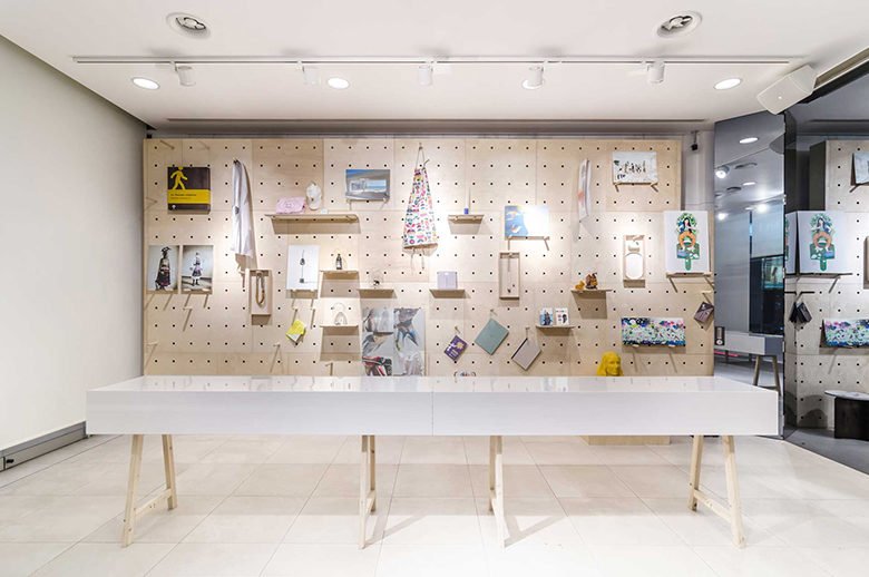 WallStack - 简单的模块化系统。在很多方面都有功能。