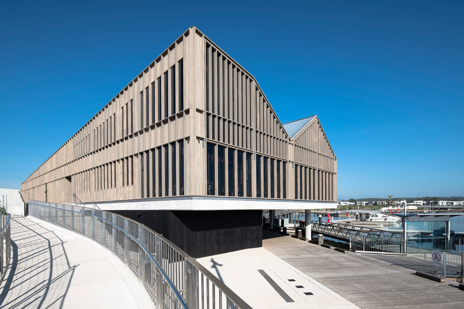 H&E Architects 的海滨酒馆