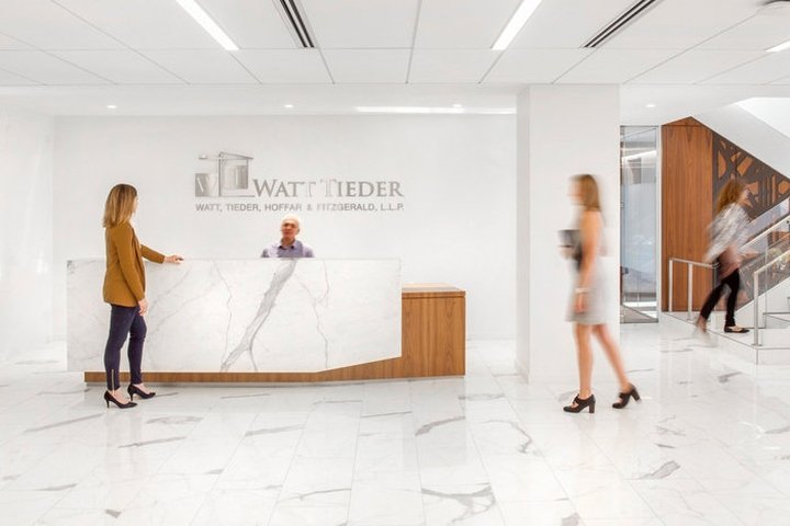 Watt Tieder Hoffar & Fitzgerald LLP 办公室，由 IA Interior Architects 设计，弗吉尼亚州麦克莱恩