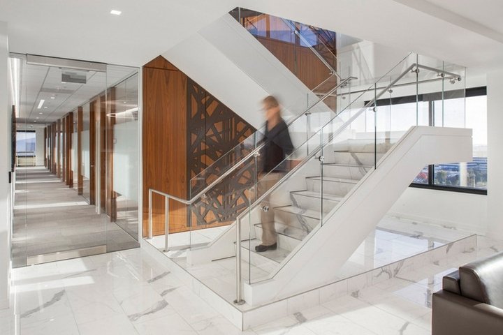 Watt Tieder Hoffar & Fitzgerald LLP 办公室，由 IA Interior Architects 设计，弗吉尼亚州麦克莱恩