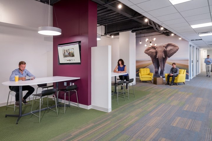 Wayfair 办公室由 McMahon Architects 设计，波士顿 – 马萨诸塞州