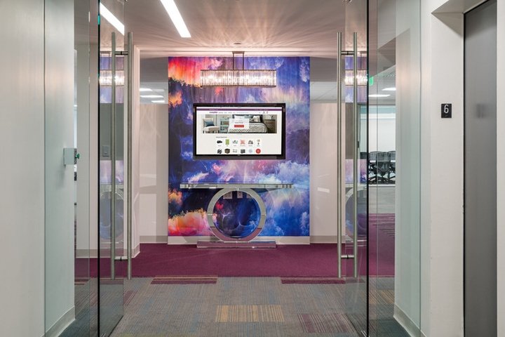 Wayfair 办公室由 McMahon Architects 设计，波士顿 – 马萨诸塞州