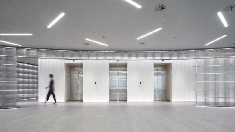 HCCH Studio 的轻型办公室的缠绕框架