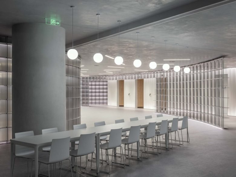 HCCH Studio 的轻型办公室的缠绕框架