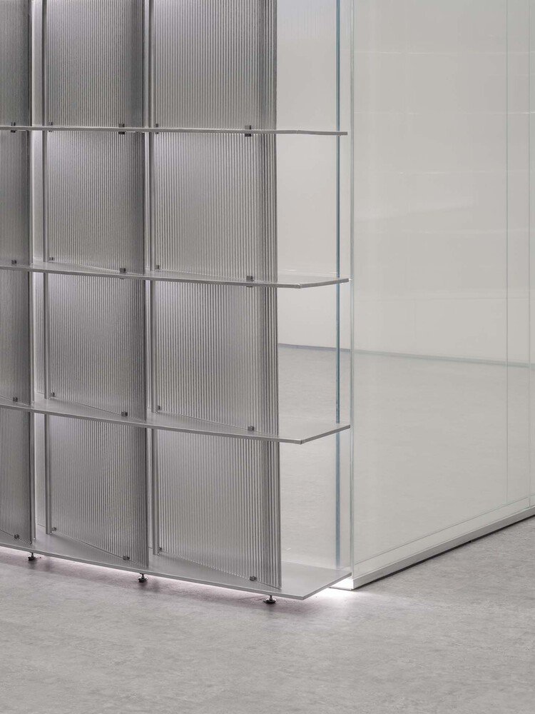 HCCH Studio 的轻型办公室的缠绕框架