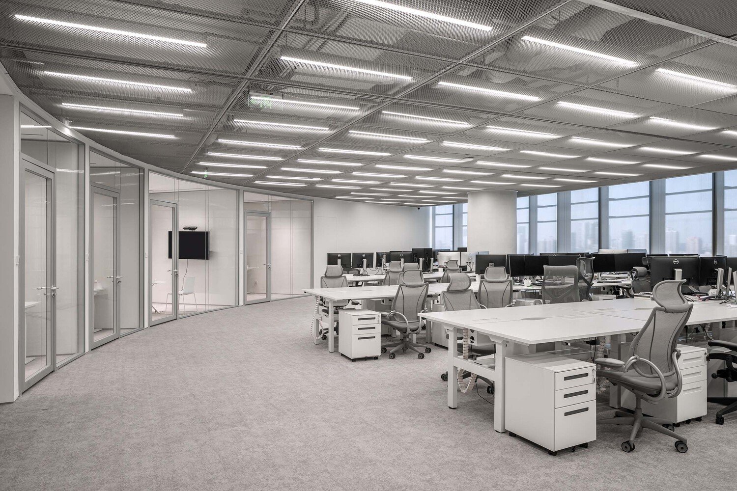 HCCH Studio 的轻型办公室的缠绕框架