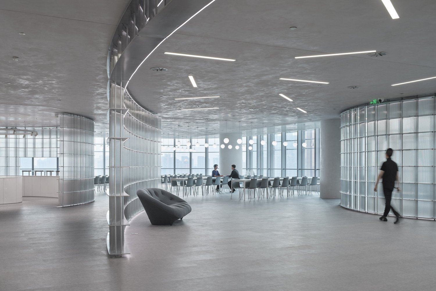 HCCH Studio 的轻型办公室的缠绕框架