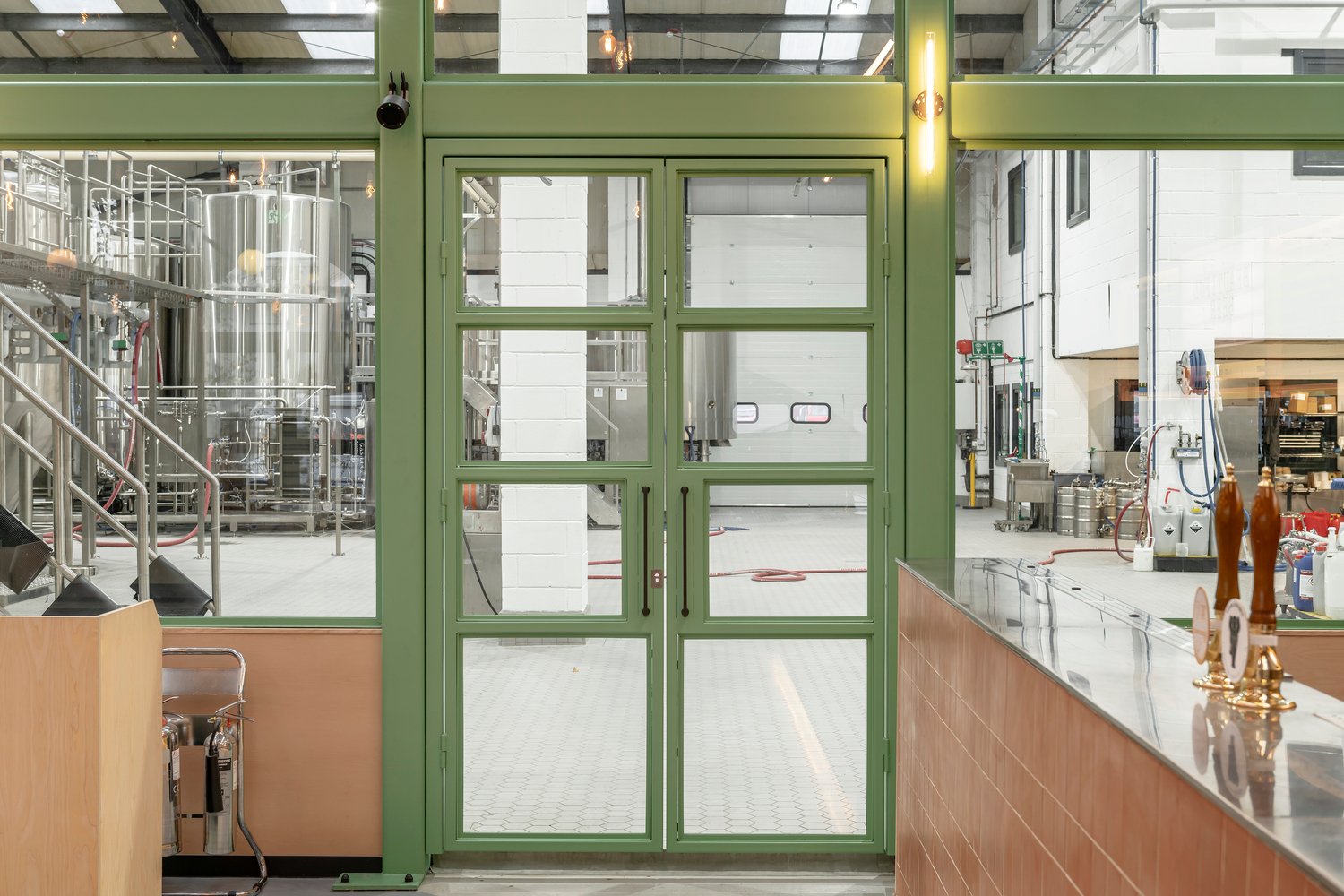 Studio B 设计的 Wiper 和 True Taproom & Brewery