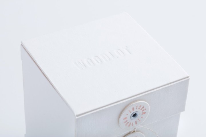 Woodlot 蜡烛通过算术包装 Woodlot 蜡烛通过算术包装
