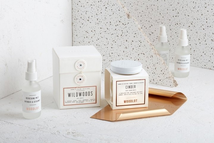 Woodlot 蜡烛通过算术包装 Woodlot 蜡烛通过算术包装