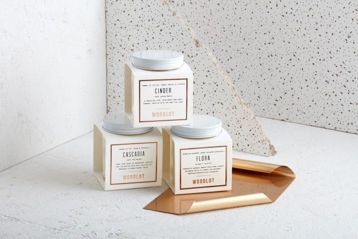 Woodlot 蜡烛通过算术包装 Woodlot 蜡烛通过算术包装