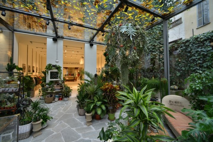 Woolrich 商店,由 Andrea Cané 和 Wonderwall 设计,意大利米兰 Woolrich 商店,由 Andrea Cané 和 Wonderwall 设计,意大利米兰