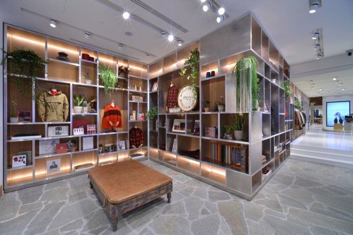 Woolrich 商店,由 Andrea Cané 和 Wonderwall 设计,意大利米兰 Woolrich 商店,由 Andrea Cané 和 Wonderwall 设计,意大利米兰