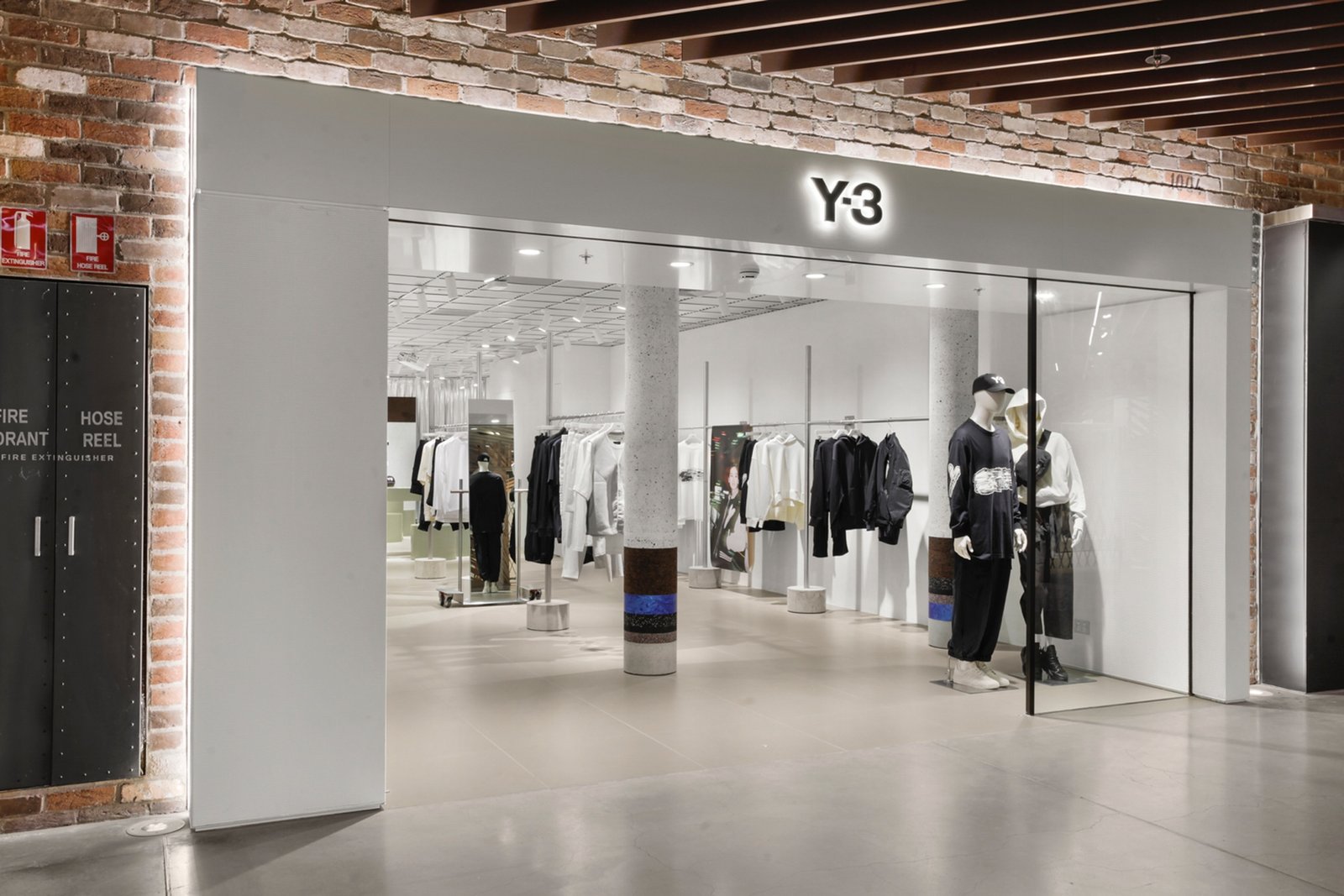 Y- 3 店