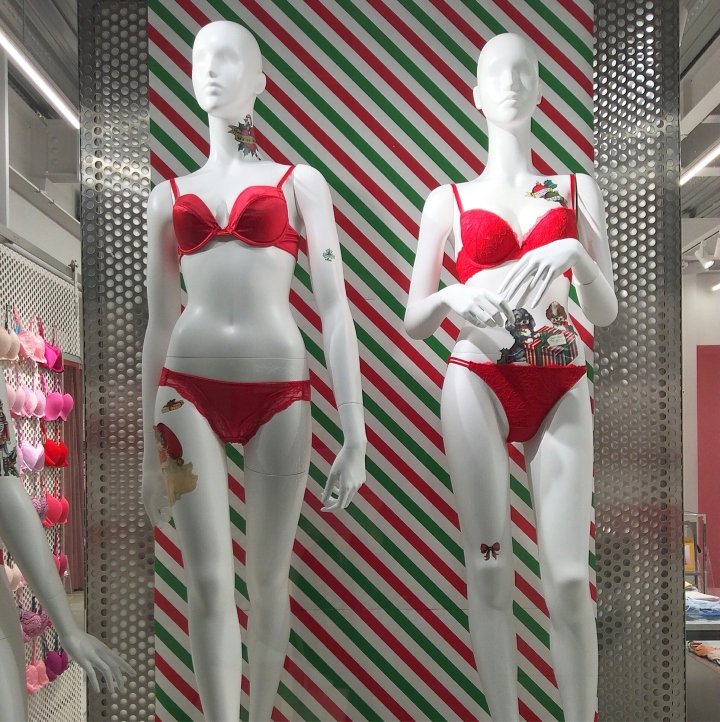 Yummy Mart 橱窗展示由 Lena Sasakura Shockley 设计，日本东京