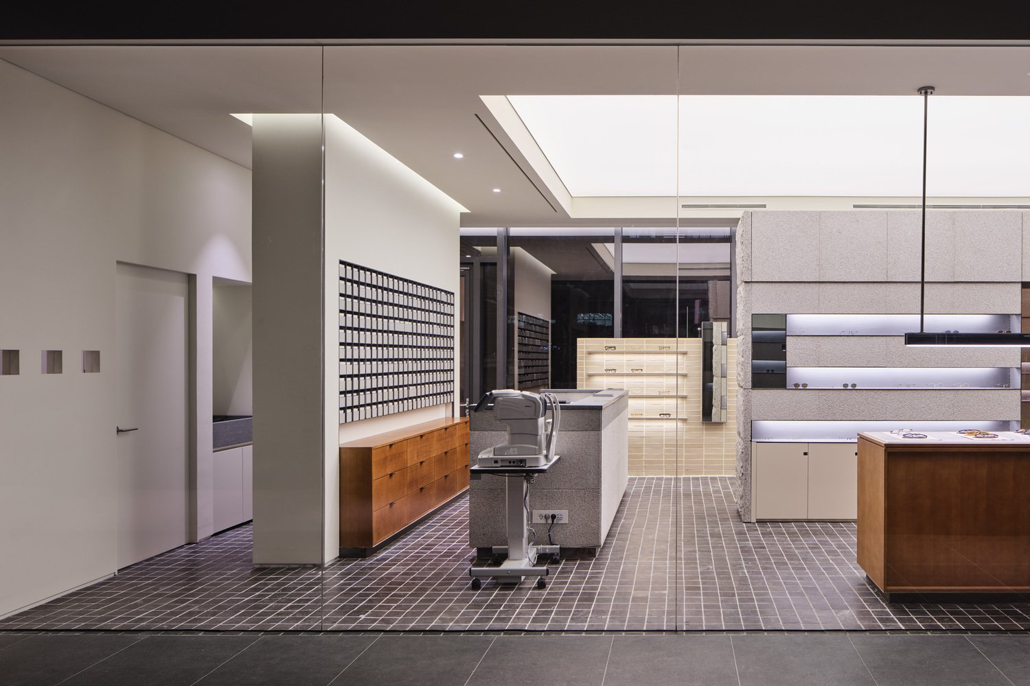 YUN 板桥店 by Seog Be Seog