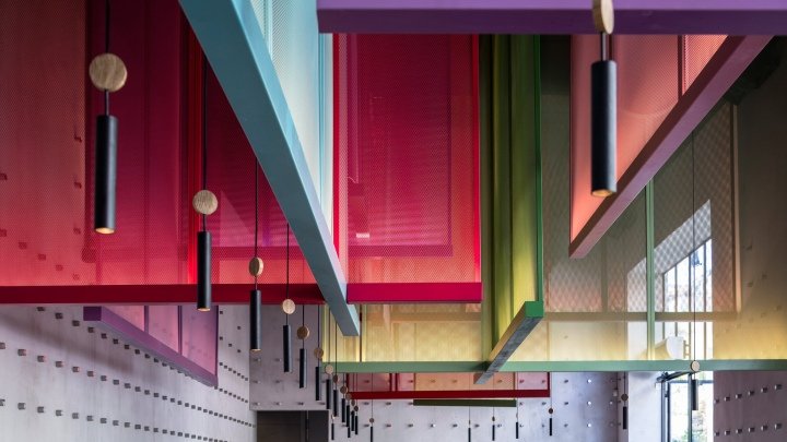 Ya Pan 小酒馆由 Pitsou Kedem 和 Baranowitz & Goldberg Architects 设计，以色列特拉维夫