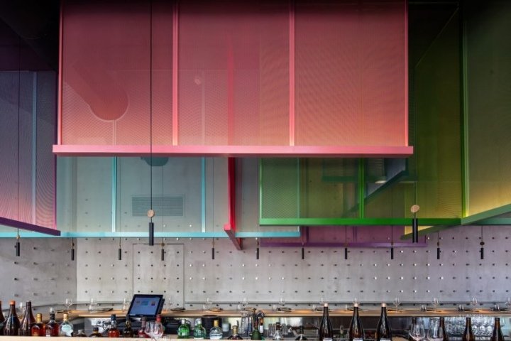 Ya Pan 小酒馆由 Pitsou Kedem 和 Baranowitz & Goldberg Architects 设计，以色列特拉维夫