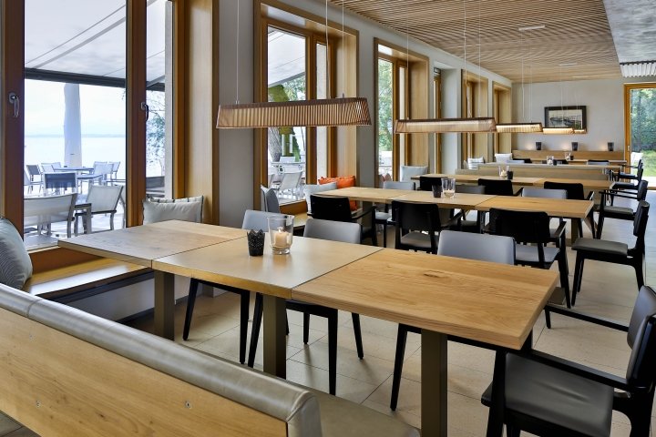 基姆湖游艇俱乐部由 Kitzig Interior Design – Architecture Group 设计，基姆湖畔普林 – 德国