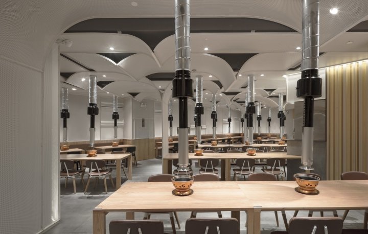 Yakiniku Master 烧烤餐厅由 Golucci Interior Architects 设计，中国苏州