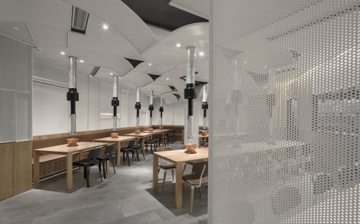 Yakiniku Master 烧烤餐厅由 Golucci Interior Architects 设计，中国苏州