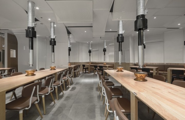 Yakiniku Master 烧烤餐厅由 Golucci Interior Architects 设计，中国苏州