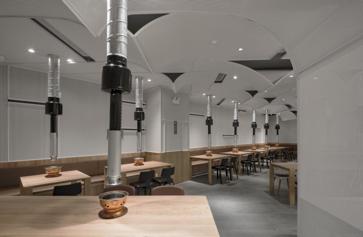 Yakiniku Master 烧烤餐厅由 Golucci Interior Architects 设计，中国苏州