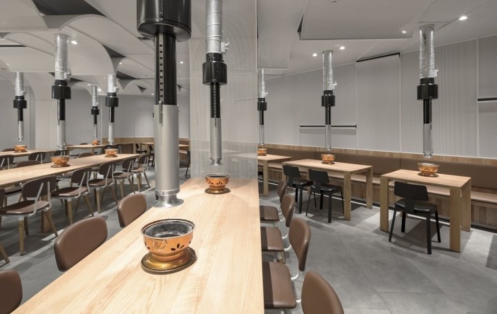 Yakiniku Master 烧烤餐厅由 Golucci Interior Architects 设计，中国苏州