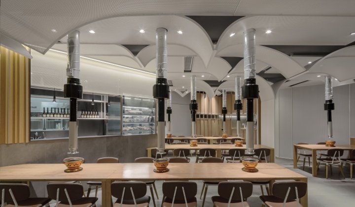 Yakiniku Master 烧烤餐厅由 Golucci Interior Architects 设计，中国苏州