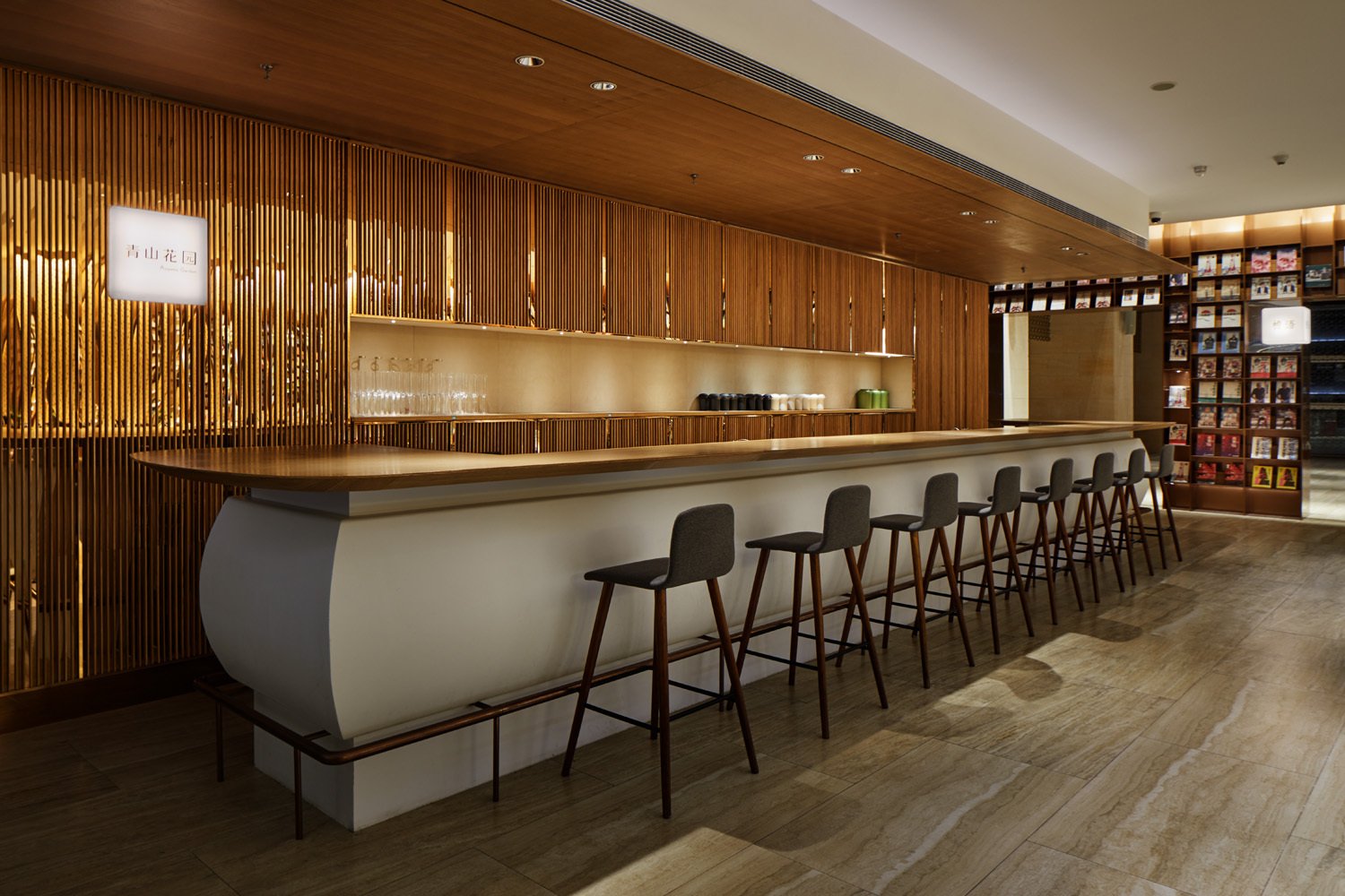 颜书店 by ikg inc.