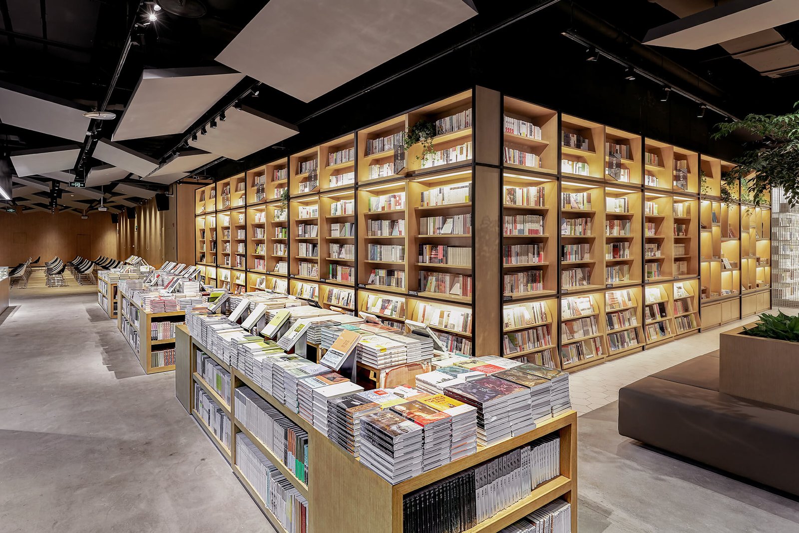 Kyle Chan & Associates 设计的“言几又”旗舰店