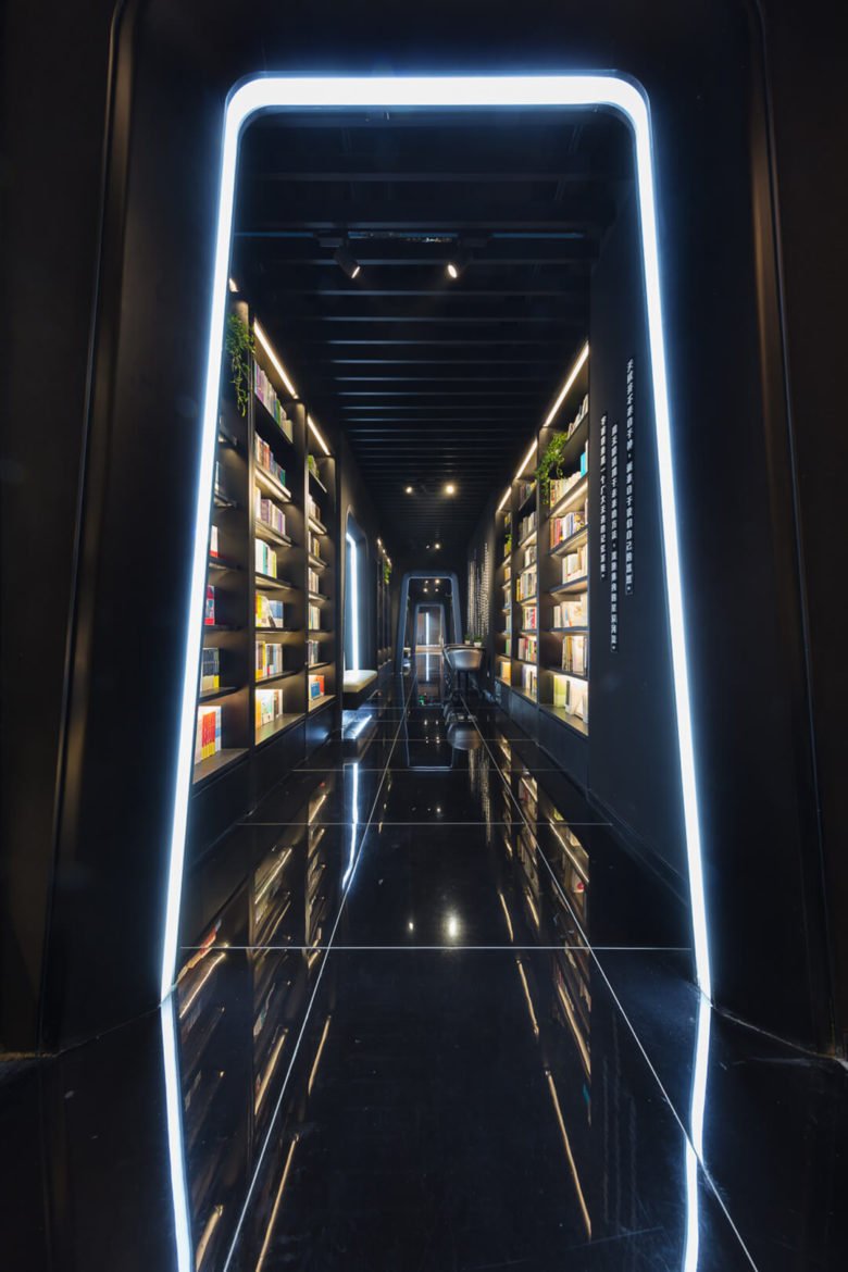 Kyle Chan & Associates 设计的“言几又”旗舰店