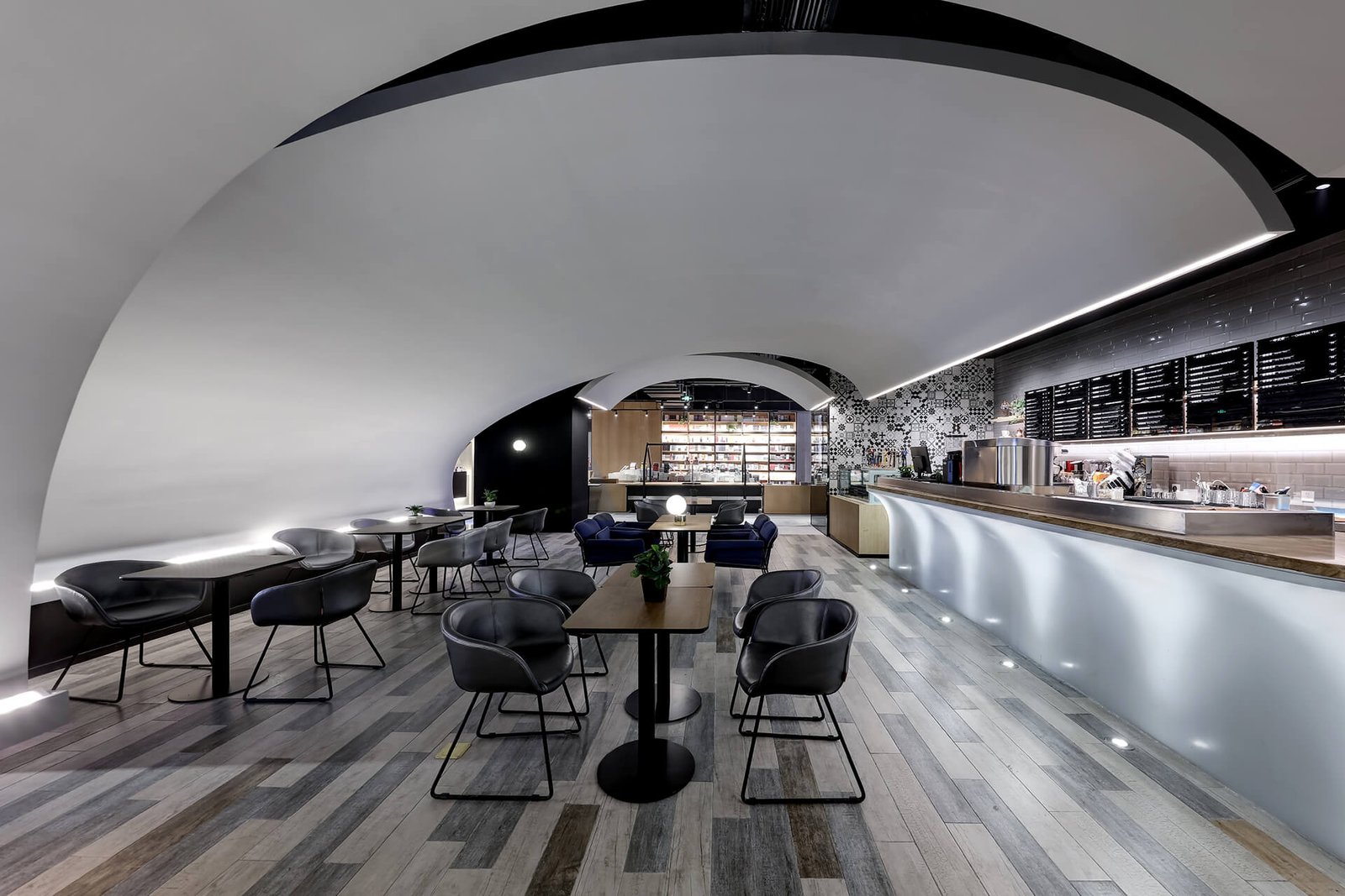 Kyle Chan & Associates 设计的“言几又”旗舰店