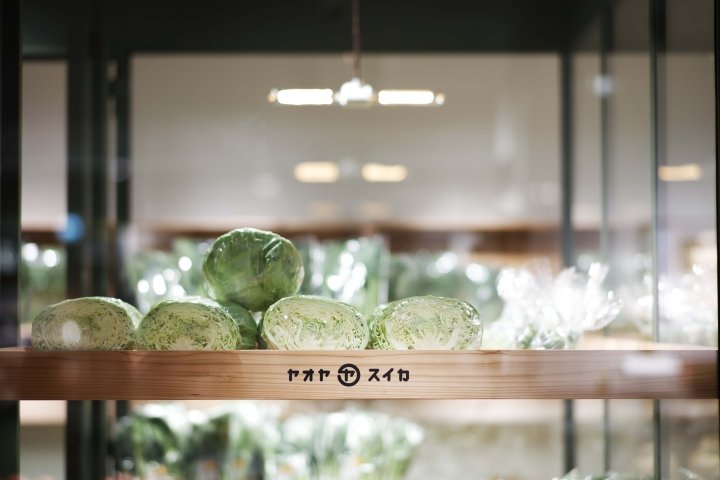 Headstarts 设计的 Yaoyasuika 蔬菜店，横滨 – 日本