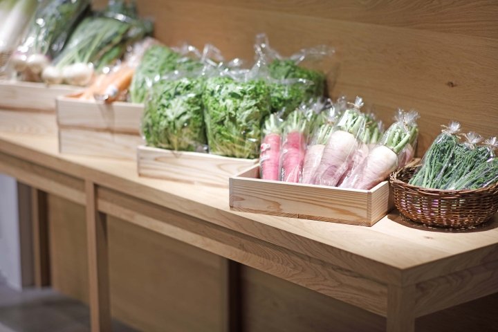 Headstarts 设计的 Yaoyasuika 蔬菜店，横滨 – 日本