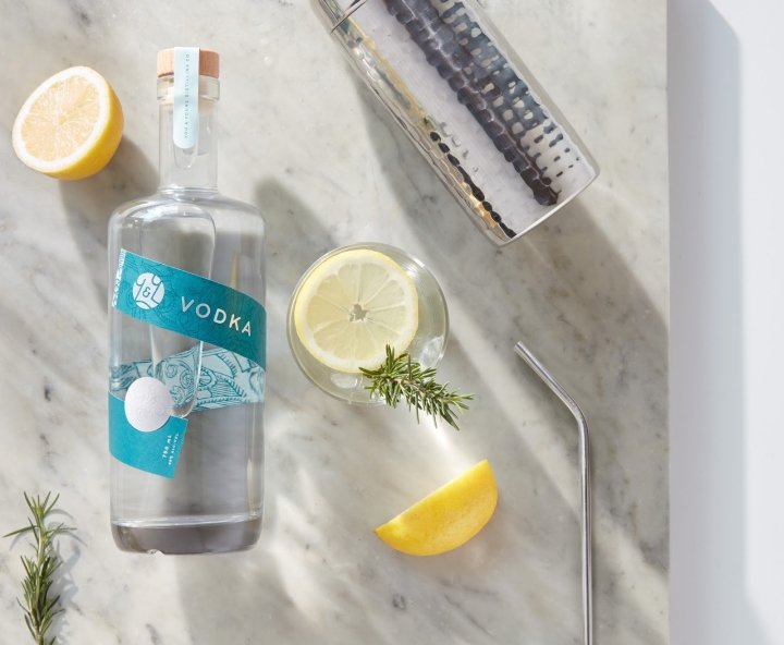 You & Yours Distilling Co. 标识，作者：Hint Creative