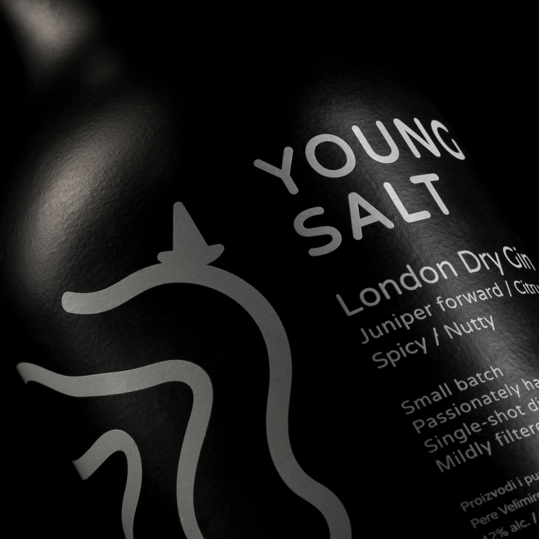 Stefan Knezevic 的年轻盐杜松子酒