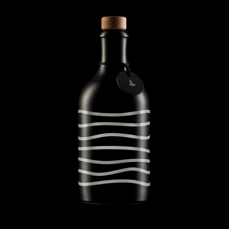 Stefan Knezevic 的年轻盐杜松子酒