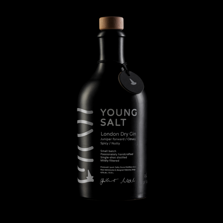 Stefan Knezevic 的年轻盐杜松子酒