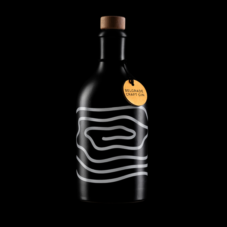 Stefan Knezevic 的年轻盐杜松子酒