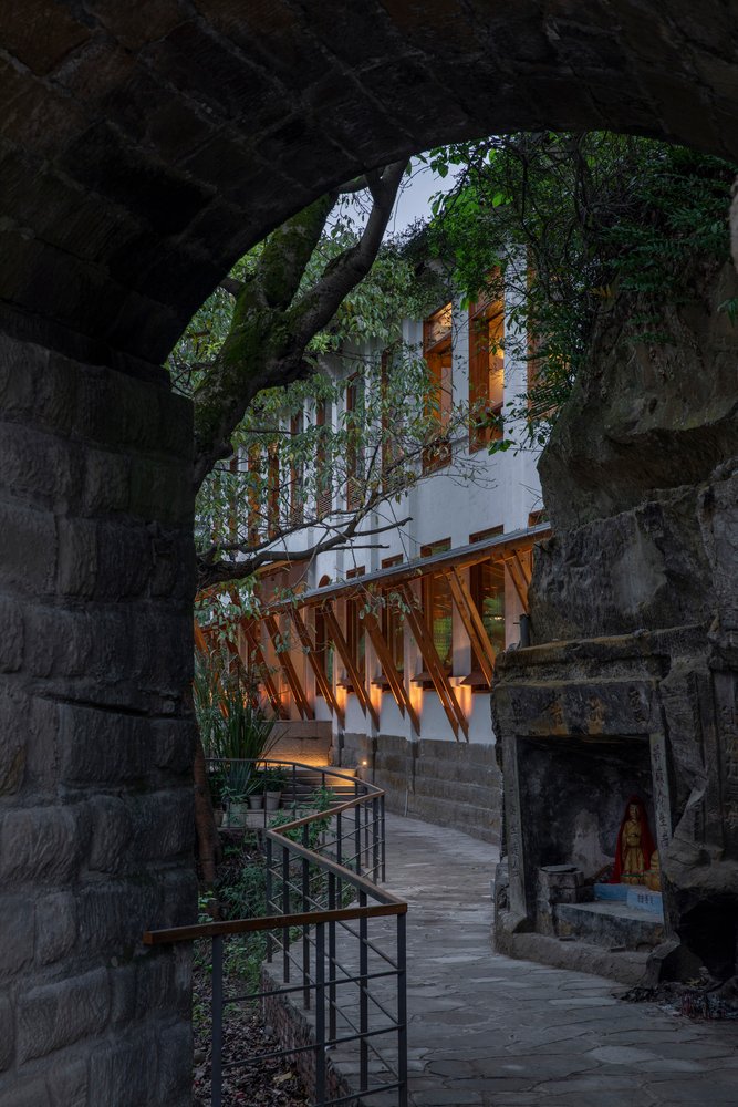 Yuanmen Primary School Renovation by JiuQiHuaXia Atelier KAI + SILOxDESIGN