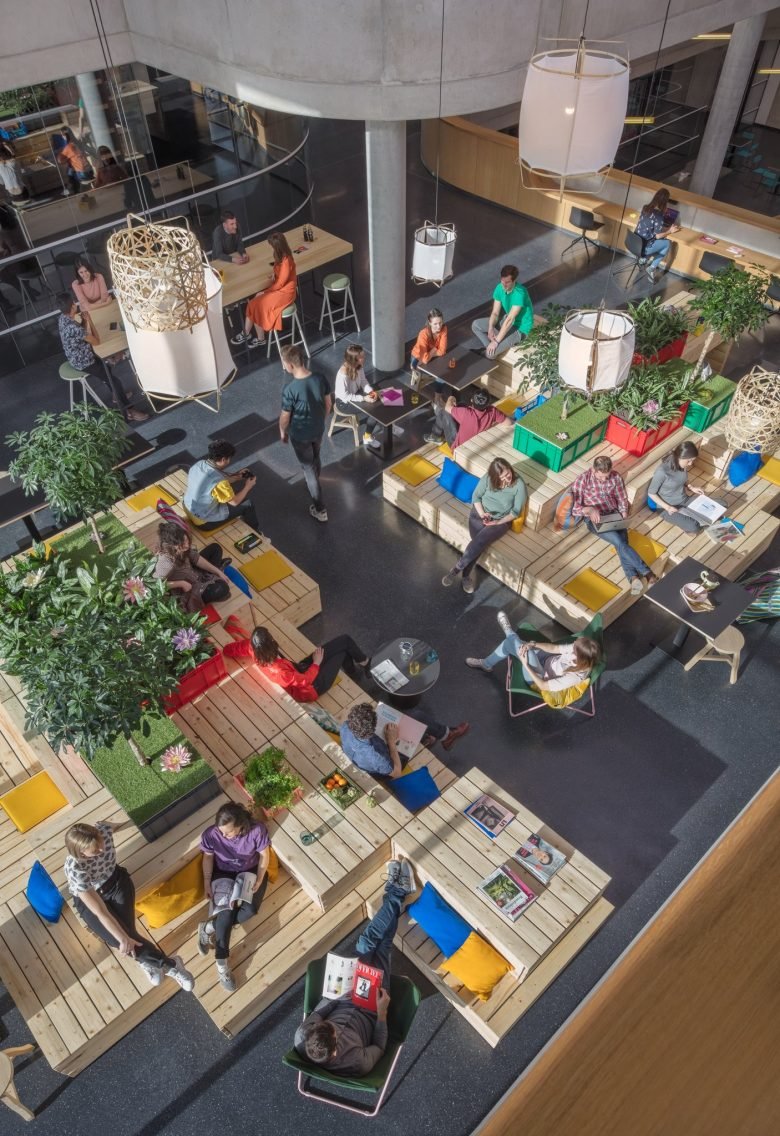 Henn 和 Kinzo 设计的 Zalando 总部 Henn 和 Kinzo 设计的 Zalando 总部