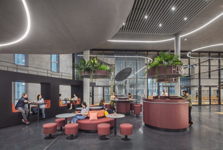 Henn 和 Kinzo 设计的 Zalando 总部 Henn 和 Kinzo 设计的 Zalando 总部