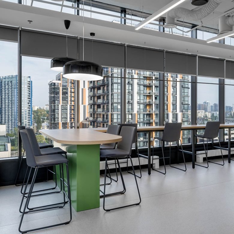 位于 15 楼的办公室,可欣赏基辅的壮丽景色,由 ZIKZAK Architects 设计的多功能办公室 位于 15 楼的办公室,可欣赏基辅的壮丽景色,由 ZIKZAK Architects 设计的多功能办公室