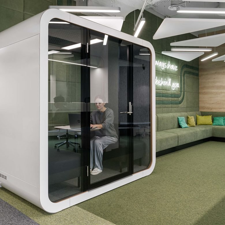 位于 15 楼的办公室,可欣赏基辅的壮丽景色,由 ZIKZAK Architects 设计的多功能办公室 位于 15 楼的办公室,可欣赏基辅的壮丽景色,由 ZIKZAK Architects 设计的多功能办公室