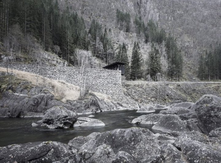 阿尔多·阿莫雷蒂 (Aldo Amoretti) 拍摄的锌矿博物馆,由彼得·卒姆托 (Peter Zumthor) 拍摄,挪威 Sauda 阿尔多·阿莫雷蒂 (Aldo Amoretti) 拍摄的锌矿博物馆,由彼得·卒姆托 (Peter Zumthor) 拍摄,挪威 Sauda