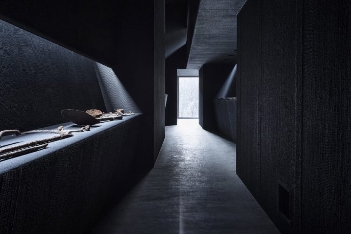 阿尔多·阿莫雷蒂 (Aldo Amoretti) 拍摄的锌矿博物馆,由彼得·卒姆托 (Peter Zumthor) 拍摄,挪威 Sauda 阿尔多·阿莫雷蒂 (Aldo Amoretti) 拍摄的锌矿博物馆,由彼得·卒姆托 (Peter Zumthor) 拍摄,挪威 Sauda